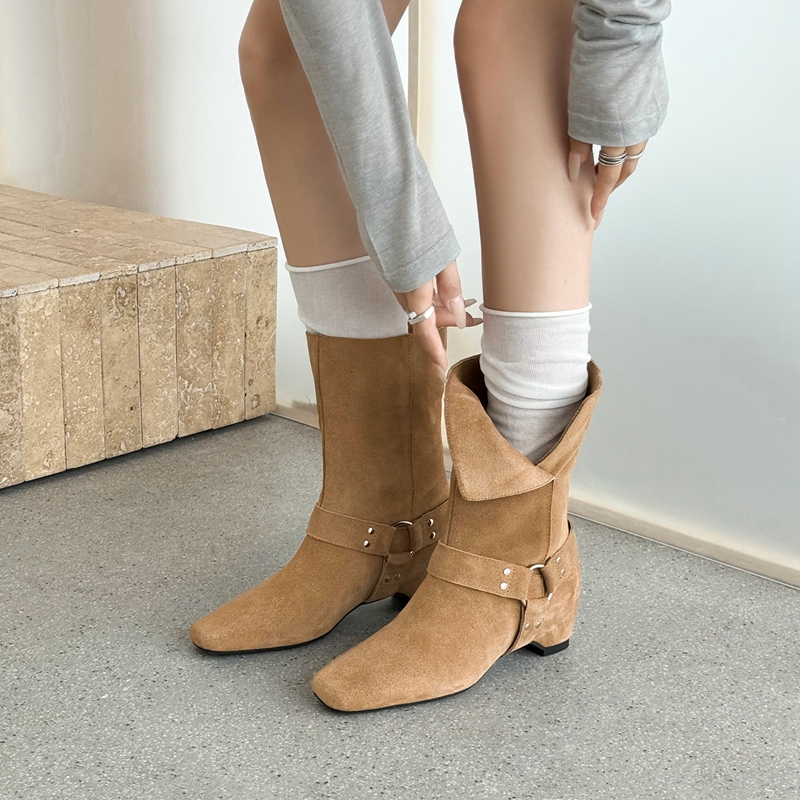 Street Fashion Look - Bottines en daim pour femmes, style